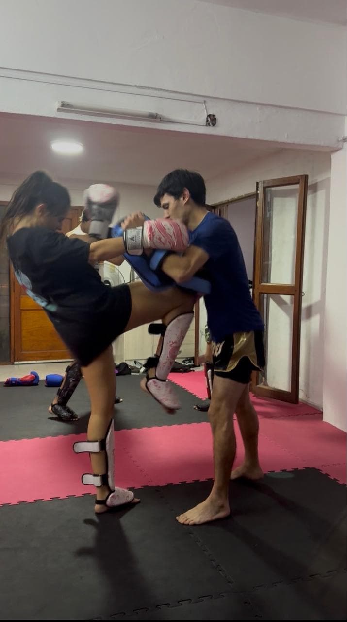 Sesión de entrenamiento físico en Rap Thai