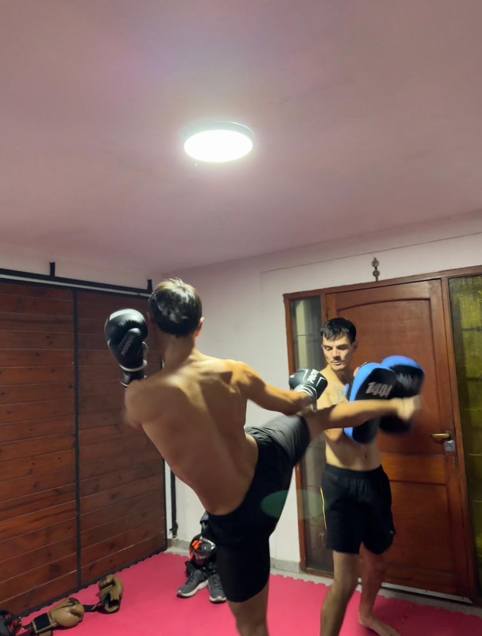 Entrenamiento de patada circular en Rap Thai