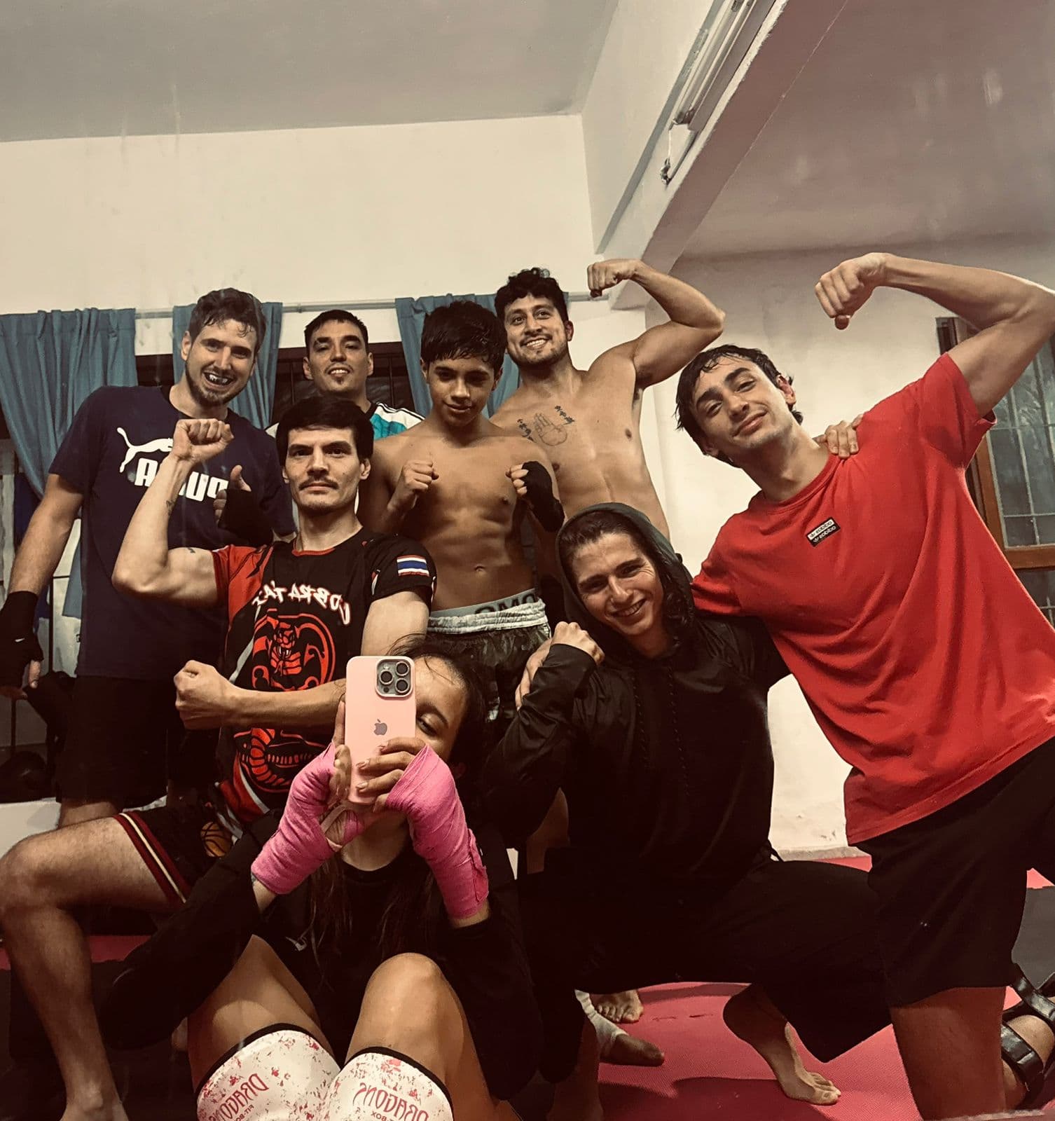 Grupo de alumnos al finalizar entrenamiento en Rap Thai